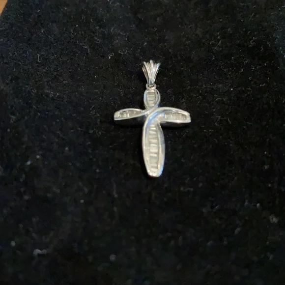 Authentic - 10K Cross Pendant. - Picture 4 of 5